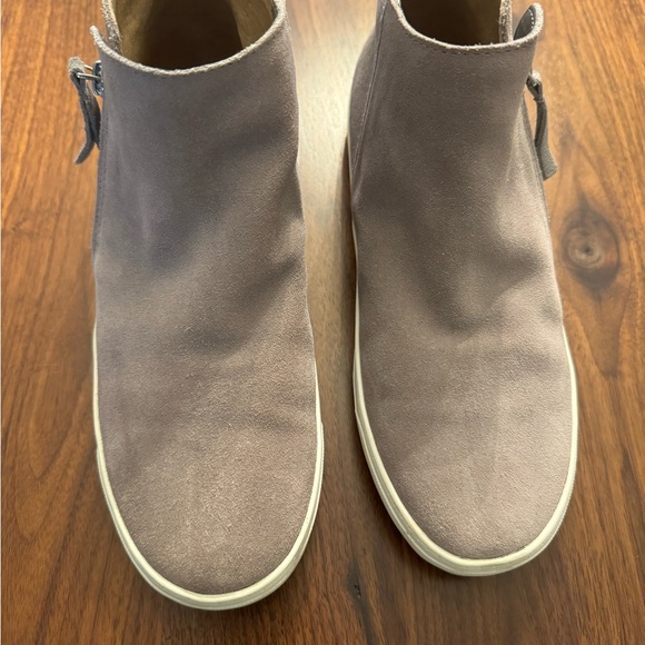 Women’s Gray Suede Ankle Boots - Picture 4 of 4